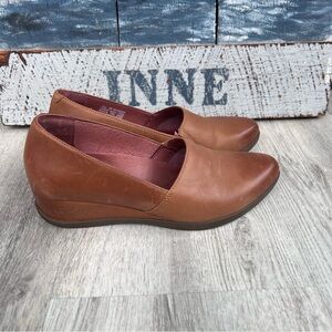 Dansko Shanda Womens Wedge Heels Size 8 38 Brown Leather Slip On Comfort Shoes